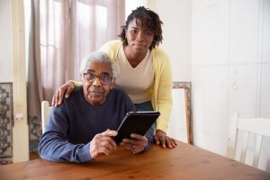 Best Medical Alert Systems Comparison: Monitored vs Non-Monitored for Solo Seniors