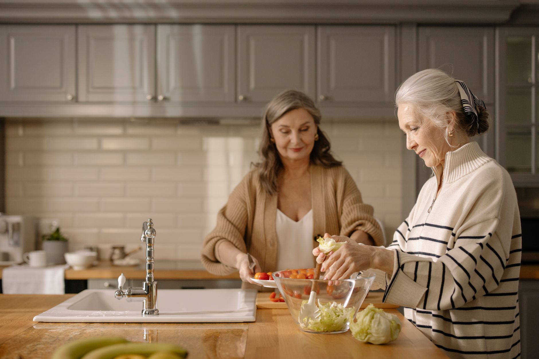 Healthy Meals for Seniors Who Live Alone: Easy, Nutritious One-Person Cooking